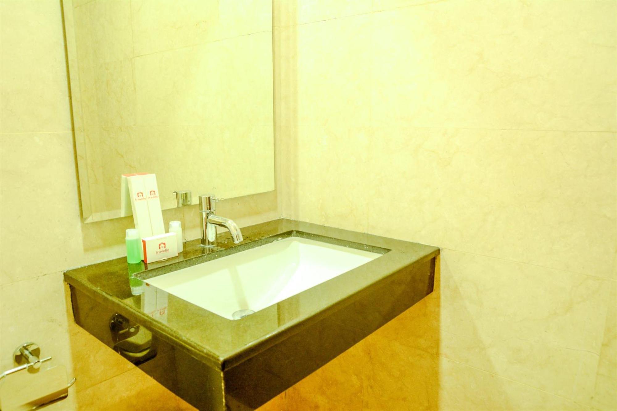 Spacious And Modern 2Br L'Avenue Apartment By Travelio ジャカルタ エクステリア 写真